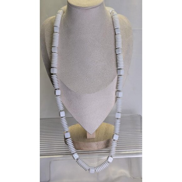 3 for $30 vintage Elegant White and Gold Beaded Necklace - Picture 8 of 8